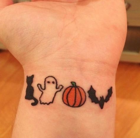 Halloween Tattoo | Pumpkin tattoo, Halloween tattoos, Tattoos #tattooideas #tattoo #cutetattoos Tattoo Pumpkin, Cute Halloween Tattoos, Tattoo Halloween, Tier Tattoo, Pumpkin Tattoo, Autumn Tattoo, Tattoo Apprenticeship, Dragon Sleeve Tattoos, Creepy Tattoos