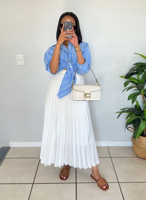 Chic White Pleated Skirt Bottoms, White Casual Pleated Skirt For Work, Chic White Pleated Stretch Skirt, Chic White Skirt With Pleated Waist, White Fitted Pleated Skirt In Preppy Style, Cute Professional Outfits, Modest Summer Outfits, Modesty Outfits, Cute Modest Outfits