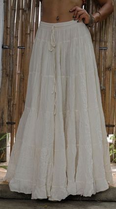 Boho Skirts Long, Summer Outfits Italian, White Boho Skirt, Long Boho Skirt, Casual Outfits Summer, Long White Skirt, Beach Skirts, Flowy Maxi Skirt, Long Flowy Skirt