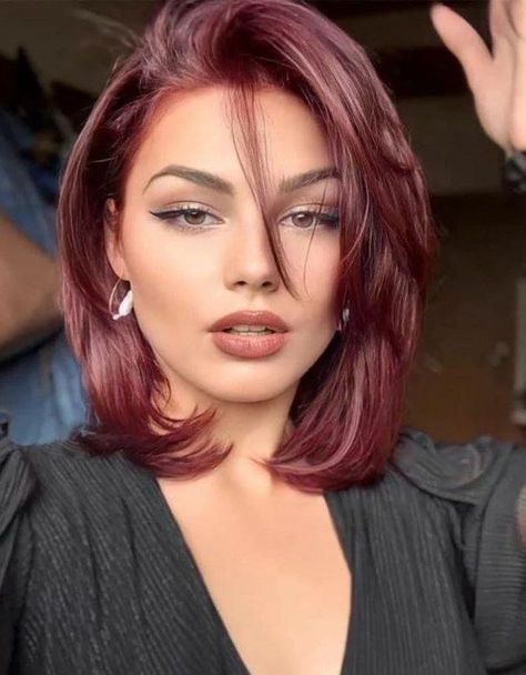 Wine Hair, Red Hair Inspo, Hair Color Burgundy, Hair Color Auburn, Burgundy Hair, Short Hair Color, Bob Haircut, Hair Inspiration Color, Hair Inspo Color