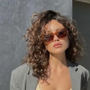 Big Short Curly Hair, Ringlet Curls Short Hair, Curly Collarbone Length Hair, Messy Short Curly Hair, 90s Short Curly Hair, Curly Haircut For Oval Face, Short Curly Hair Side Part, Collarbone Length Bob, Short Curly Hair 2c