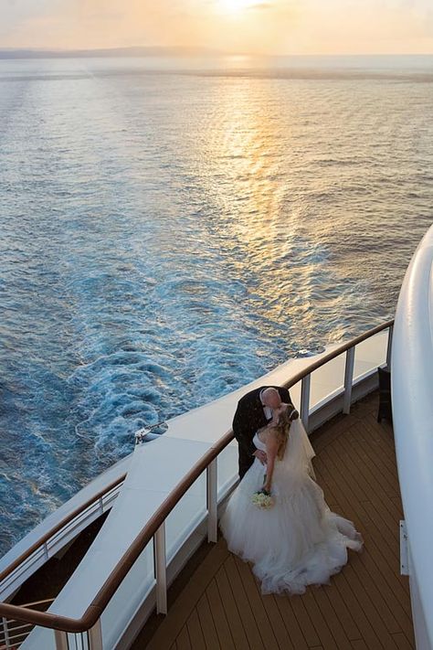 Cruise Wedding Dress, Titanic Pose, Cruise Weddings, Disney Wedding Ideas, Disney Cruise Wedding, Cruise Photography, Cruise Ship Wedding, Cruise Disney, Wedding October