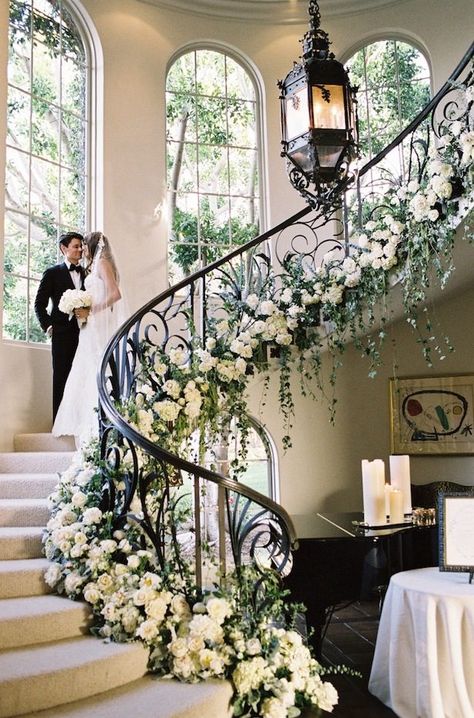 Wedding Staircase Decor - Jose Villa Photography سلالم حلزونية, Wedding Staircase, Staircase Decor Ideas, Rustic Wedding Decorations, Secret Garden Wedding, Staircase Decor, Chateau Wedding, Romantic Weddings, Simple Weddings