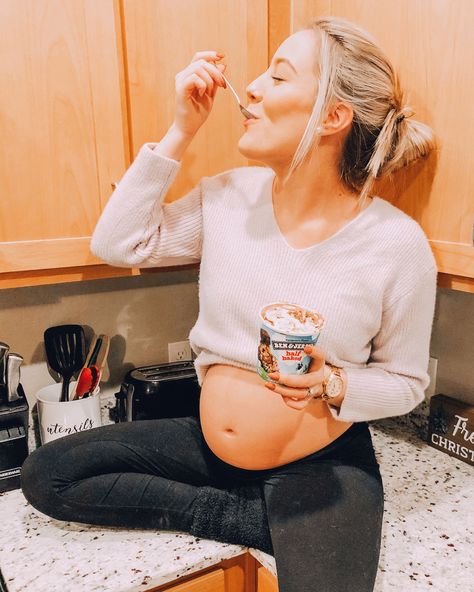 Half Way Bump Pictures, Half Baked Bump Photo, Halfway Bump Pic, 20 Weeks Pregnant Photo Ideas, Half Baked 20 Weeks Pregnant, 20 Weeks Half Baked Photo, Halfway Baked Pregnancy, Half Baked Ice Cream Maternity Photo, Half Way Maternity Photos