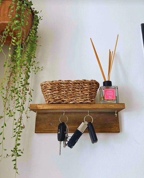 📌 Keep your keys organized and your entryway stylish with our sleek 4-hook wall key holder. Crafted from high-quality wood, this minimalist shelf with hooks is perfect for storing keys, organizing jewelry, or displaying small decor items. Ideal for small spaces, our entryway shelf combines functionality with modern design, making it a versatile addition to any home or office. Simplify your daily routine and elevate your space with our elegant key organizer and shelf combo. 📐 Width: 11.8 inches Entry Shelf With Hooks, Entryway Apartment, Entryway Catchall, Key Shelf, Entryway Key Holder, Key Holder For Wall, Minimalist Shelves, Entryway Shelf, Entryway Organizer