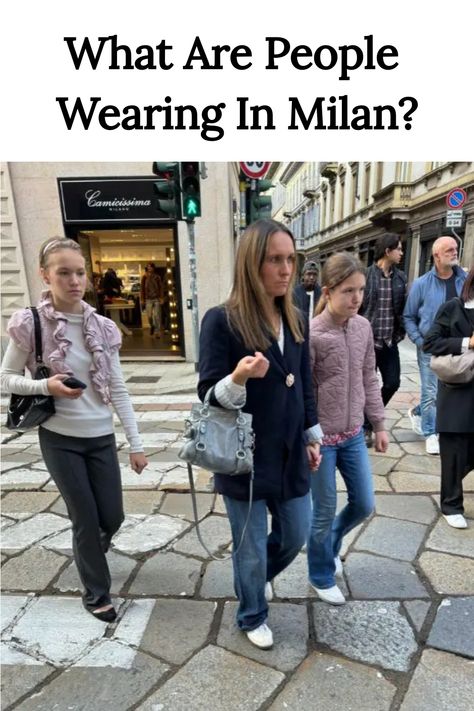 Milan fall winter fashion Italian Shoes Women Street Style, What To Wear In Italy In The Fall, Sicily Street Style, Italy In March Outfits, Cold And Rainy Outfit, Italian Street Style Women, Outfit Ideas Italy, Spain Street Style, Milan Outfit Ideas