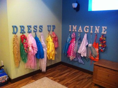 Great Kids Space Ideas Fancy Dress Storage Kids, Trunks Storage, Dress Up Clothes Storage, Preschool Decorations, Homeschool Playroom, Costume Storage, Dress Up Corner, Dress Up Area, Dress Up Stations