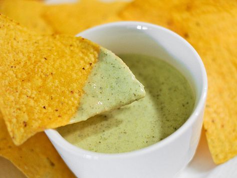 Hot Salsa Verde Recipe from @SeriousEats - @Blendtec Blogger Recipes Salsa Borracha, Blendtec Recipes, Creamy Salsa, Salsa Verde Recipe, Tomatillo Sauce, Chile Recipes, Chile Serrano, Hot Salsa, Fresh Fruit Recipes