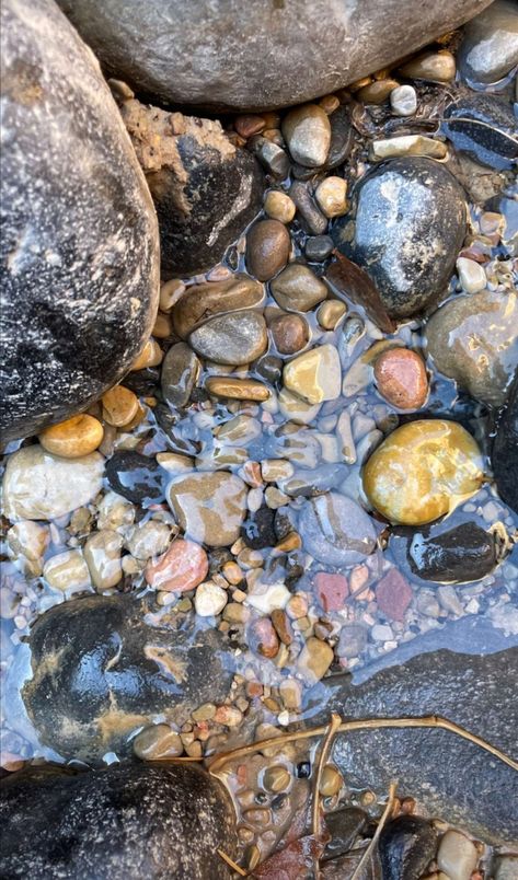 Water Aesthetic, Rock And Pebbles, Love Animation Wallpaper, Ocean Wallpaper, Instagram My Story, Nautical Art, Beautiful Bouquet Of Flowers, Rock Pools, Photo Wall Collage