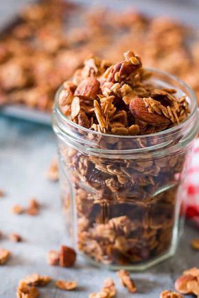 Apple Pie Granola, Weight Watcher Desserts, Winter Breakfast, Easy Apple Pie, Granola Bar, Low Carb Dessert, Vegan And Gluten Free, Easiest Apples, Granola Recipes