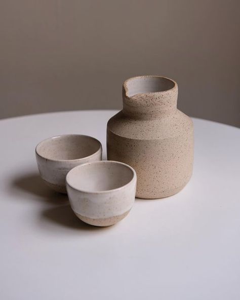 DēWē - Desiree Weerts on Instagram: "Carafe & cups #handmadeset Made from speckled stoneware and finished with an opal white interior and a half dipped glazing on the cups. A #servingset for your favorite drink 🍶" Ceramic Carafe Set, Ceramics Ideas Pottery Creative, Sake Ceramic, Functional Pottery Ideas, Pottery Carafe, Ceramic Carafe, Ceramics Cups, Wabi Sabi Pottery, Speckled Stoneware