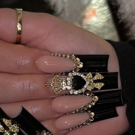 Alexandra Alvarez on Instagram: "🖤👑 - If viewing follow @xle.nails ✨ - - Black gel polish- ‘MYSTERIOUS’ @legacynails (use my code 🎀xle-legacy🎀 for $$ off) - - - - - - #nails #nailart #nailsofinstagram #longnails #taperedsquarenails #blingnails #goldnails" Black And Gold Nails For Prom, Black Nails Gold Gems, Black 15 Nails, Pink Gold And Black Nails, Sweet 16 Nails Black, Black And Gold Nails Quince, Prom Nail Ideas Black, Baddie Bling Nails Black, Black Nails With Gold Rhinestones