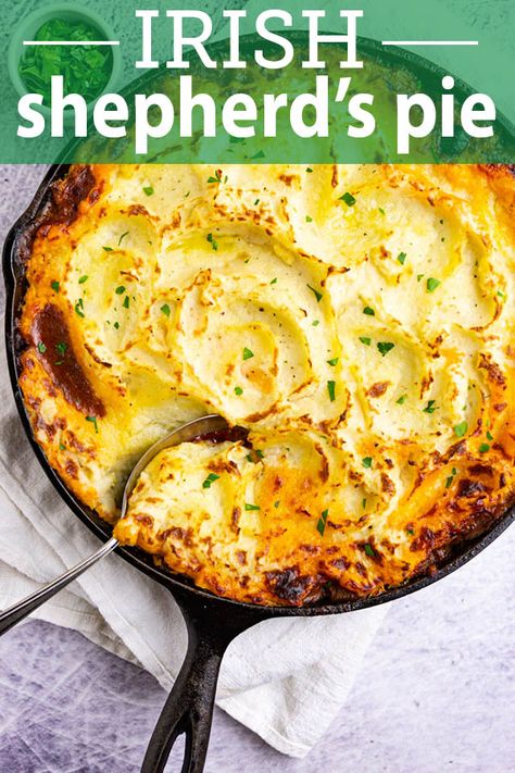 Irish Shepherds Pie Recipe, Sheppards Pie Recipe, Best Shepherds Pie Recipe, Shepards Pie Recipe, Irish Recipes Authentic, Cottage Pie Recipe, Irish Cooking, Irish Dishes, Beef Ground