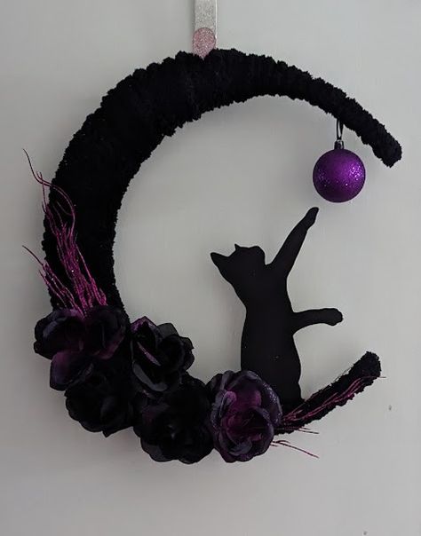 Project Bon Bon: Crescent Moon Cat Ornament Wreath Black Cat Wreath Diy, Half Moon Wreath Halloween, Cat Moon Wreath, Crescent Moon Wreath Diy Halloween, Halloween Cat Wreath Diy, Diy Cat Wreath, Half Moon Wreath Diy, Moon Shaped Wreath, Cat Wreath Diy