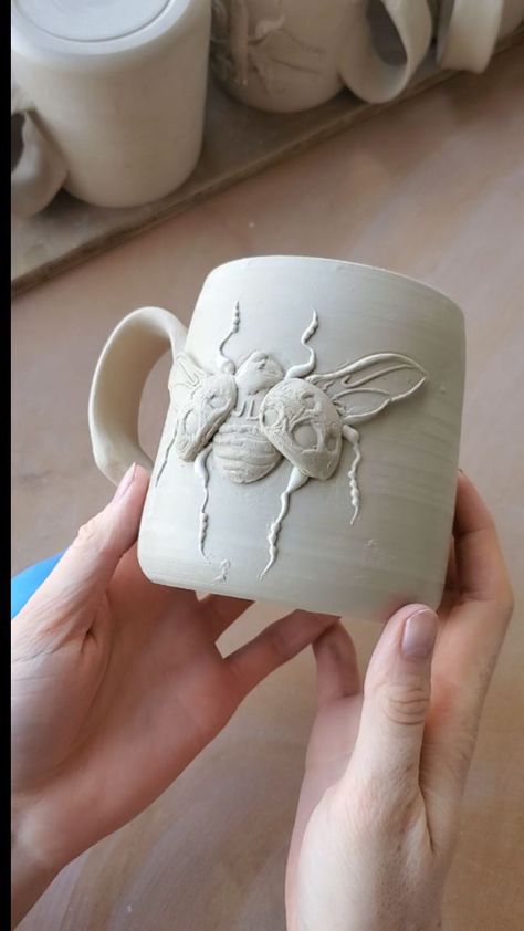 Sarah Ritchie’s Instagram video: “Some more slip trailing for ya” Ceramic Slip Trailing, Slip Casting Ceramics, Slip Trailing, Do It For Me, Clay Art Projects, Art Creativity, Clay Pottery, Ceramics Pottery, Pottery Ideas