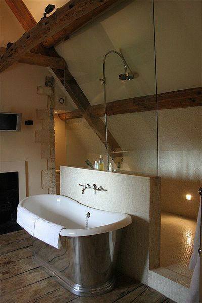 37 Walk In Showers That Add A Touch of Class and Boost Aesthetics | Decoholic Bathroom Stand, Walk In Shower Designs, Attic Bathroom, Bad Design, Wooden Beams, Wet Rooms, House Bathroom, Free Standing Tub, Shower Design