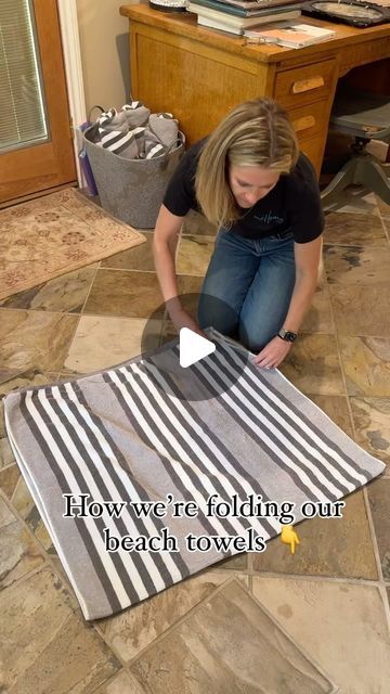 mi home etc. on Instagram: "Storing beach or pool towels is always a mystery.   But we love this technique for rolling them so that they actually stay rolled!   Once you’ve completed that, you can put them in a large basket for easy grab and go access (as well as an asthetically pleasing solution)." Folding Large Towels, Rolled Towels, Christmas Pudding Recipes, Folding Towels, How To Roll Towels, How To Fold Towels, Large Basket, New Address, Christmas Pudding