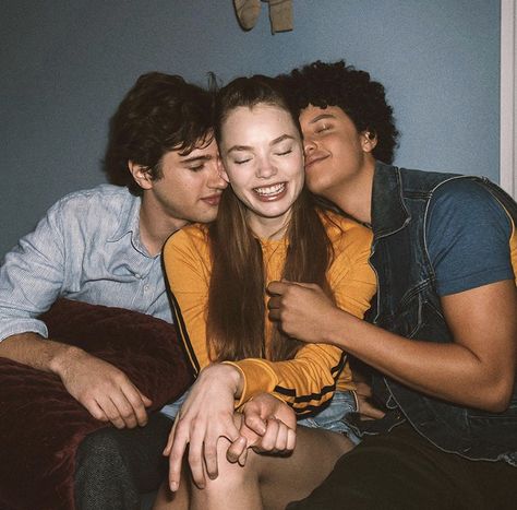 Harry Bingham (Alex Fitzalan), Kelly Aldrich (Kristen Froseth), Will LeClair (Jacques Colimon) #thesociety Wilmer Valderrama, Laura Prepon, Looking For Alaska, Casting Pics, That 70s Show, Travel Humor, The Society, Love U, Pretty Little Liars