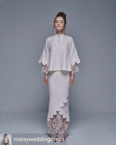 Baju Kurung Moden Style, Simple Silk Dress, Eid Fashion, Baju Kahwin, Kebaya Modern Dress, Kebaya Dress, Lace Dress Design, Wedding Dress Outfit, Traditional Dresses Designs