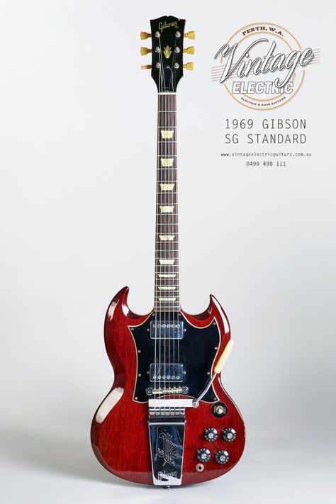 Angus Young Guitar, Acdc Guitar, Sg Guitar, Gibson Sg Standard, Gibson Electric Guitar, Bon Scott, Guitar Rig, Electric Guitar Design, Custom Electric Guitars