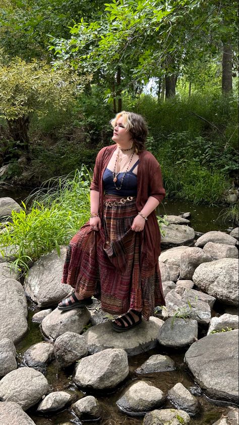 Midsize Earthy Fashion, Mid Size Hippie Fashion, Bohemian Outfits Plus Size, Plus Size Spring Fashion 2024, Midsize Hippie Outfits, Midsize Cottagecore Outfits, Whimsigoth Midsize, Long Skirt Outfits Midsize, Midsize Boho Outfits