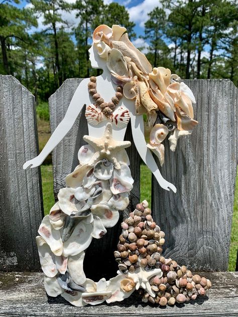 Mermaid Crafts For Adults, Seashell Garden, Shell Magic, Shell Garden, Mermaid Home, Seashell Mermaid, Pink Living Room Decor, Mermaid Home Decor, Shell Mermaid