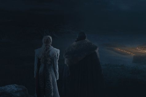 Game of Thrones: The cinematography in the Battle of Winterfell was too dark for many viewers to see. Battle Of Helms Deep, Game Of Thrones Episodes, Helms Deep, Green Lanterns, Game Of Thrones Gifts, Game Of Thrones Facts, Kit Harrington, The Longest Night, Game Of Thrones Funny