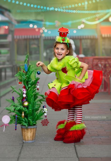 School Dress Ideas, Elf Costume Diy, Christmas Elf Costume Diy, Diy Elf Costume, Diy Christmas Costumes, Christmas Elf Costume, Cardboard Car, Pageant Outfits, Christmas Pageant