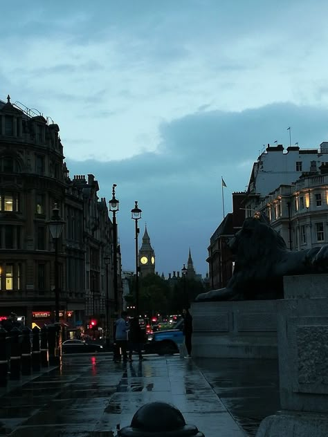 England Dark Aesthetic, London Weather Aesthetic, London In October Aesthetic, Cozy London Aesthetic, Rainy London Night, Gloomy London Aesthetic, Fall In London Aesthetic, Rainy England Aesthetic, British Astethic