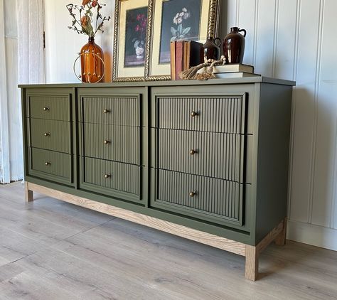 || AVAILABLE || Nine drawer modern dresser in a stunning olive tone, slat textured drawer fronts, a beautiful oak base and brass hardware 😍 Plenty of storage space with 9 drawers! Measurements- 66” x 17” x 31.5” Please send a message if interested in purchasing this. Located in Elrose, SK. We offer deliveries SK and AB wide and to certain locations in MB and BC. #beforeafterfurniture #thecuratedattic #saskatchewan #alberta #calgary #edmonton #olivegreenfurniture Green Boho Dresser, 9 Drawer Dresser Makeover, Classical Console, Dresser Colors, Dresser Aesthetic, Alberta Calgary, Before After Furniture, Colorful Dresser, Green Dresser