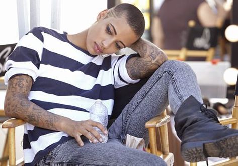 Studs wear makeup too Androgynous Female, Azmarie Livingston, Androgynous Aesthetic, Androgynous Women, Tomboy Chic, Couture Hats, America's Next Top Model, Bald Women, Next Top Model