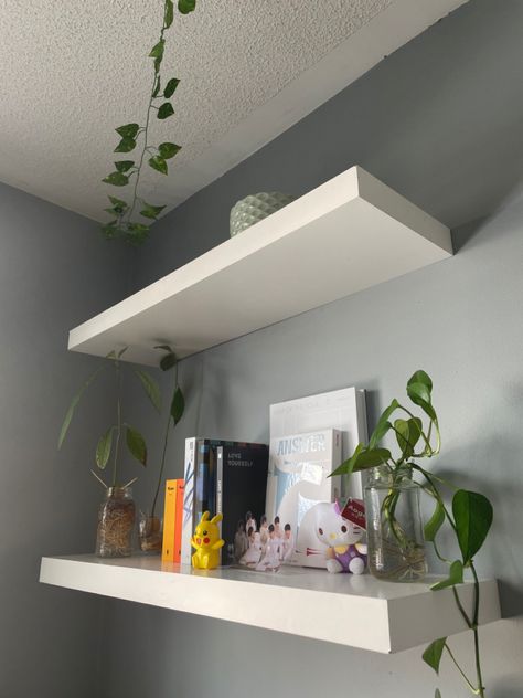 floating kpop shelves inspo albums kpop korean bts enhypen plants inspo Kpop Floating Shelf Ideas, Kpop Floating Shelf, Floating Shelves Room, Kpop Shelves, Kpop Shelf, Kpop Albums, Room Details, Big Mirror, Room Shelves