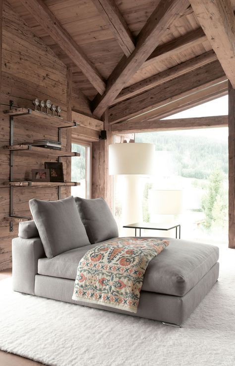 Lake House Bedroom, Rustic Lake Houses, Modern Chalet, Cabin Interiors, House Bedroom, Design Del Prodotto, A Living Room, Rustic Interiors, Cheap Home Decor