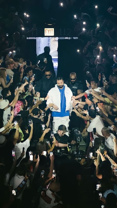 Cool Drake Wallpaper, Drake Concert Wallpaper, Quotes Drake Lyrics, Drake Concert Aesthetic, Pfp Drake, Drake Concert Tickets, Concert Drake, Drake Concert Outfit Ideas, Concert Outfit Ideas Winter