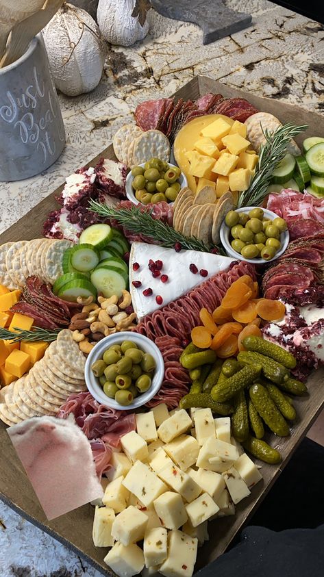 Brazilian Charcuterie Board, Mezze Platter, Mini Charcuterie, Tea Party Sandwiches, Party Sandwiches, Cold Cuts, Party Food And Drinks, Brazilian Food, Food Platters