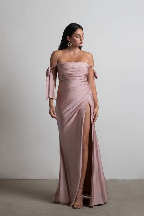 Blush Dress Outfit, Mauve Prom Dress, Wedding Party Dress Guest, Lilac Prom Dresses, The Romantics, Formal Maxi Dress, Holiday Dresses Women, Blush Gown, Kebaya Dress