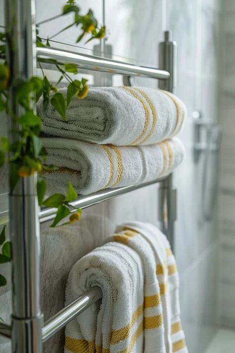 Creative Towel Rack Decor Ideas for Bathrooms Walk In Shower Towel Rack Ideas, Towel Bar Ideas Bathroom, Bathroom Towel Rack Ideas Display, Shower Towel Rack Ideas, Rack Decor Ideas, Display Bathroom Towels, Towel Rack Decorating Ideas, Towel Bars In Bathroom, Towel Rack Display