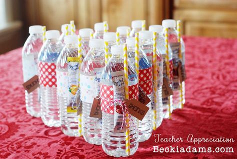 Quick and Easy ...DIY Teacher Appreciation Gift Idea.  Water bottle and Crystal Light! Tokens Of Appreciation Ideas, Primary Teachers Gifts, Lights Pictures, Hospitality Ideas, Teacher Appreciation Themes, Teacher Appreciation Diy, Gift Pictures, Thanks Teacher, Teacher Appreciation Gifts Diy