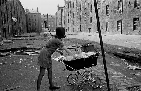 One iconic image shot in the Gorbals in Glasgow shows a young mother pushing her baby, surrounded by rubble. Description from scottishhousingnews.com. I searched for this on bing.com/images Glasgow Tenement, Gorbals Glasgow, Glasgow Architecture, Powerful Photos, Vintage Scotland, Scottish History, Life Worth Living, Ship Building, Glasgow City