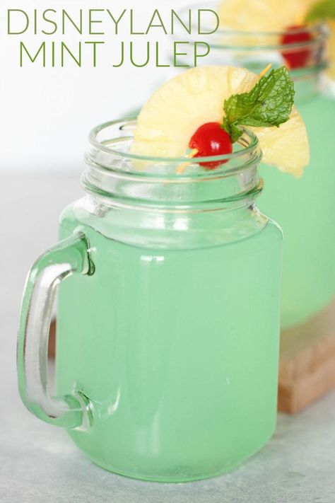 Disneyland's Mint Julep Copycat | Six Sisters' Stuff I decided to bring Disneyland to me, and make one of my favorite drinks from one of my favorite restaurants in the park, the Blue Bayou. This Mint Julep is alcohol free and tastes refreshing, this green drink copycat is spot on! #disneyland #mintjulep Disneyland Recipes, Disney Copycat Recipes, Julep Recipe, Mint Julep Recipe, Disney Foods, Six Sisters Stuff, Food Park, Disney Recipes, Green Drinks