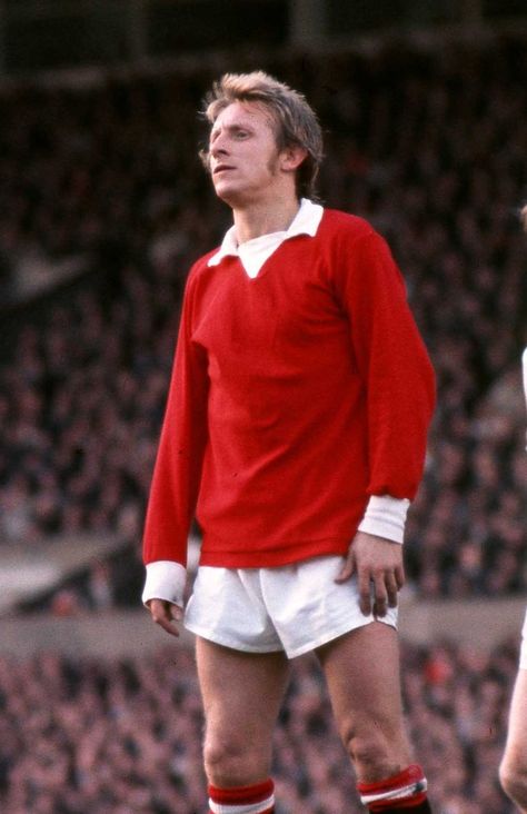 Denis Law, Man Utd Crest, Manchester United Legends, Manchester United Players, Football Icon, Manchester United Football Club, Manchester United Football, International Football, World Football