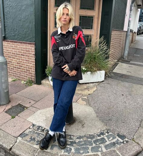 ROBYN GUNN on Instagram: "Rugby shirts for autumn. Big thanks to @lock.vintage for sending this one over 🤌🏼" Rugby Top Outfit Women, Oversized Rugby Shirt Outfit Women, Rugby Polo Outfit Women, Vintage Rugby Shirt, Rugby Shirt Outfit Women, Rugby Shirt Outfit, Rugby Fashion, Male Style, Polo Rugby Shirt