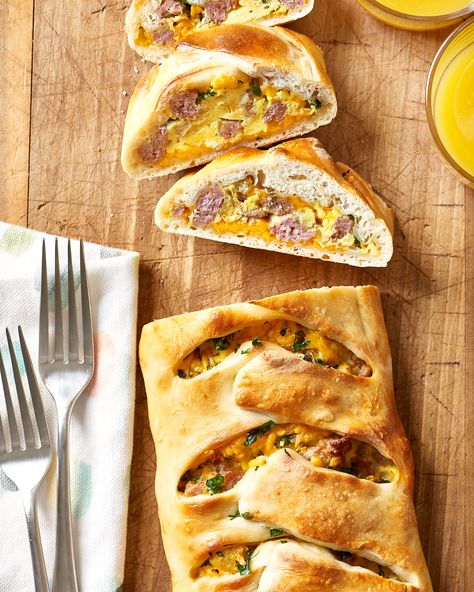 Recipe: Breakfast Stromboli — Recipes from The Kitchn Breakfast Stromboli With Pizza Dough, Breakfast Stromboli, Stromboli Recipes, Savoury Breakfast, Blueberry Lemon Scones, Stromboli Recipe, Baked Breakfast Recipes, Beautiful Breakfast, Egg Dishes