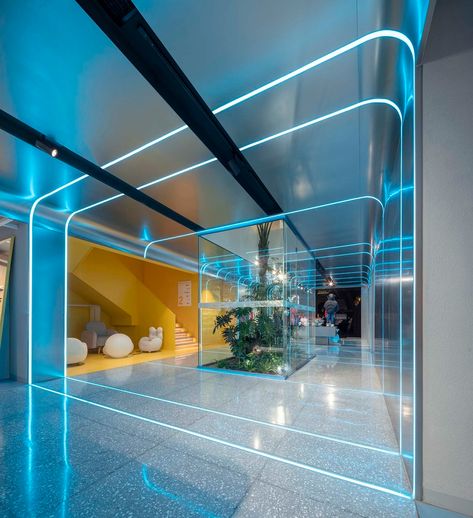 v Futuristic Design Interior, Futuristic Store, Futuristic Office, Tor Design, Office Lobby, Hospital Interior, Futuristic Interior, Exhibition Stand Design, Workplace Design