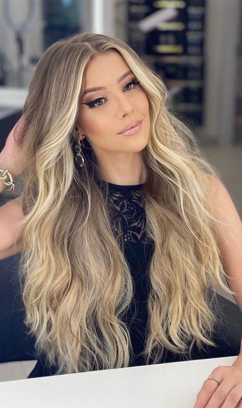 Long Layers Money Piece, Hair Inspo Money Piece, Money Piece Hair Frame, Partial Blonde Highlights With Money Piece, Root Melt With Money Piece, Balayage Hair With Money Piece, Soft Money Piece Hair, Partial Balayage Strawberry Blonde, Money Peace Hair Balayage