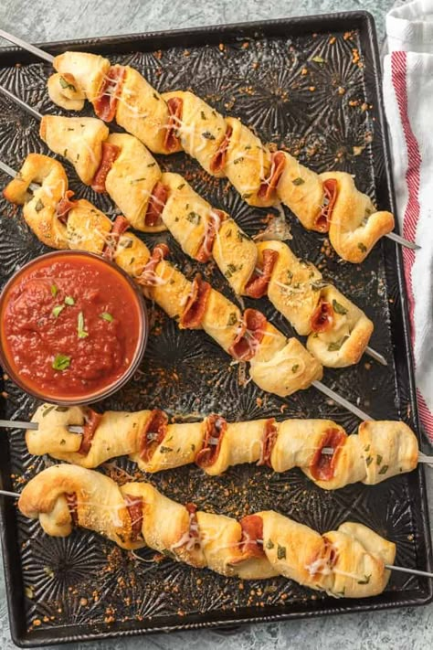 Pizza on a Stick – The Recipe Critic Pizza On A Stick, Pizza Sticks, Food On Sticks, Appetizer Dishes, Crockpot Soup Recipes, Crock Pot Soup, On A Stick, Good Pizza, Best Appetizers