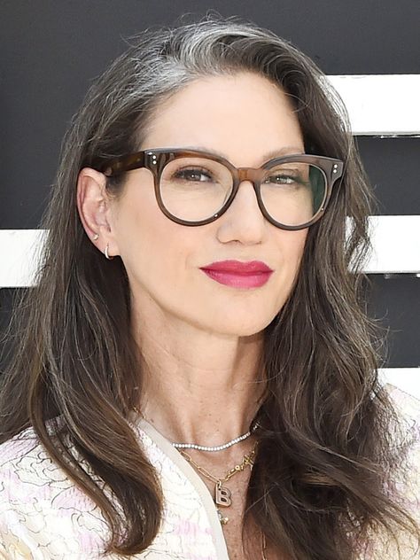 Brogues Outfit, Jenna Lyons Style, Grey Hair Over 50, Jenna Lyons, Silver Grey Hair, 50 And Fabulous, Classic Hairstyles, Hairstyles Over 50, Classy Work Outfits