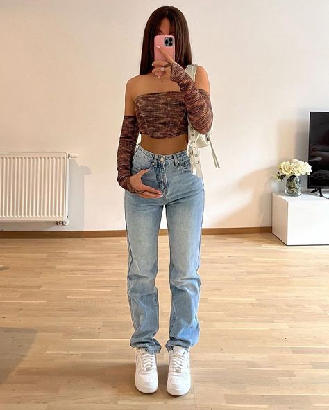 Jeans; croptop; nike’s Brown Crop Top Outfit, Legs Outfit, Crop Top Sleeveless, Top With Jeans, Crop Top With Jeans, Brown Crop Top, White Purse, Jeans Outfits, Brown Outfit