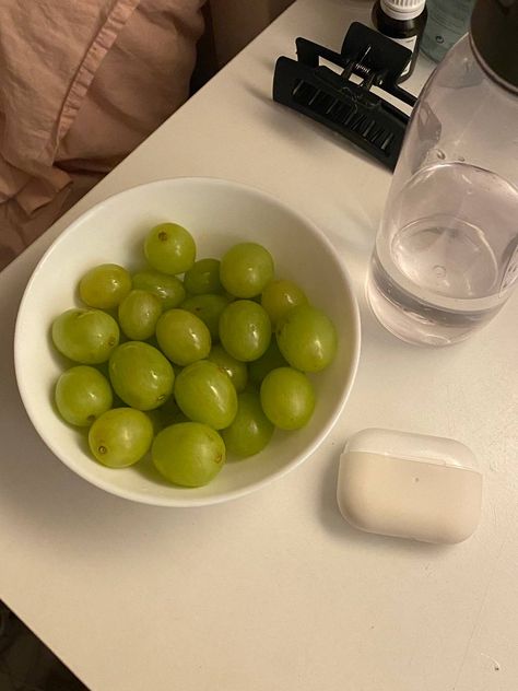 Healthy Food Motivation, Green Grapes, Chewing Gum, Diet Food, Pretty Food, Food Photo, Diet Recipes, Grapes, Snack Recipes