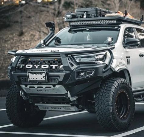 Offroad Trucks 4x4, Toyota Trucks 4x4, Mobil Off Road, Best Pickup Truck, Tactical Truck, Overland Gear, Car Tattoo Design, Tacoma Truck, Tattoo Car